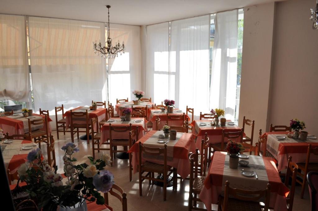 Hotel Nancy Римини Екстериор снимка