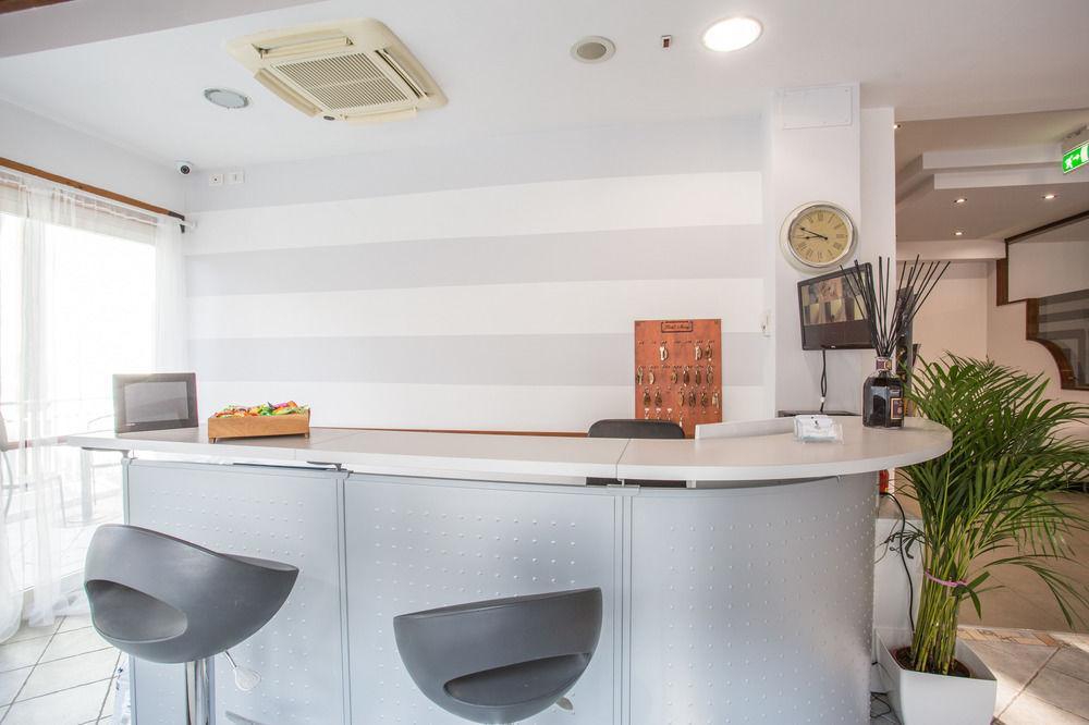 Hotel Nancy Римини Екстериор снимка
