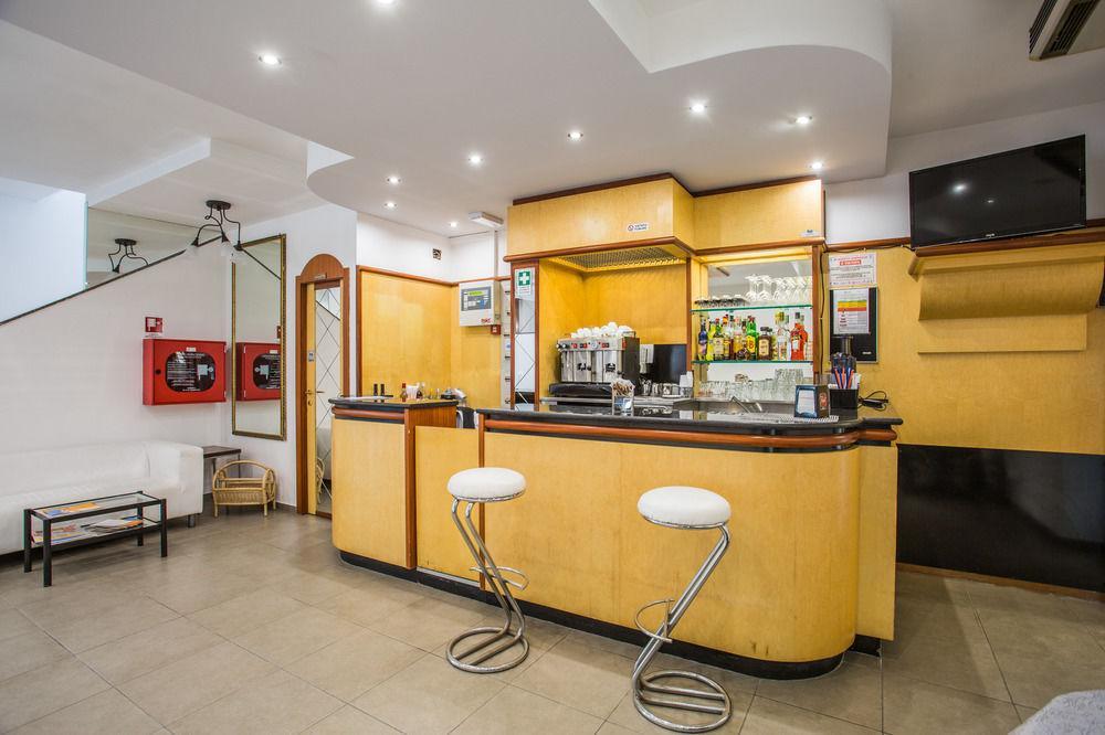 Hotel Nancy Римини Екстериор снимка