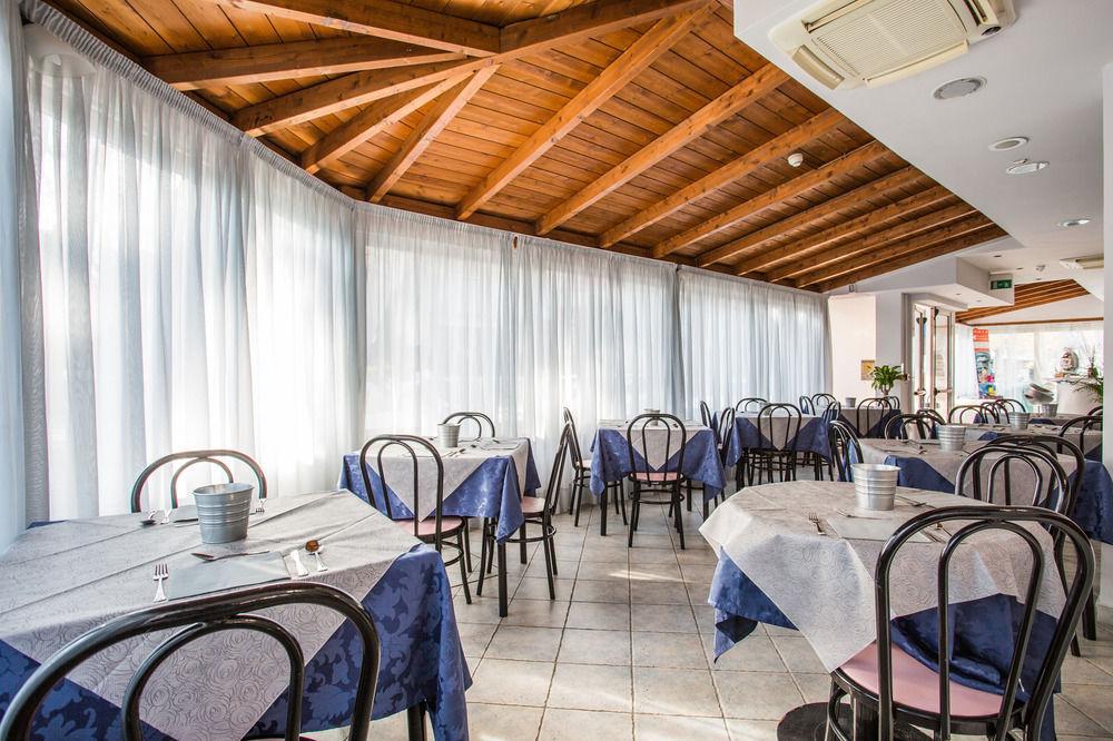 Hotel Nancy Римини Екстериор снимка