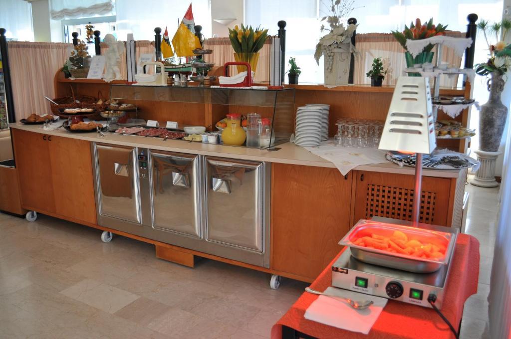 Hotel Nancy Римини Екстериор снимка