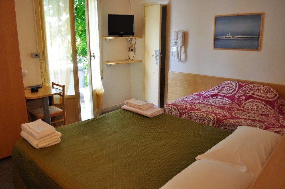 Hotel Nancy Римини Екстериор снимка